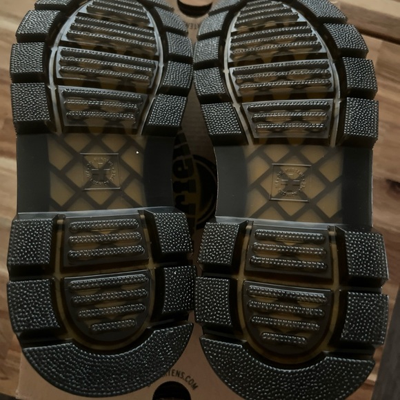 New in box Dr Martens Reeder utility shoes in black womens size 8 Men’s size 9 - Picture 7 of 9